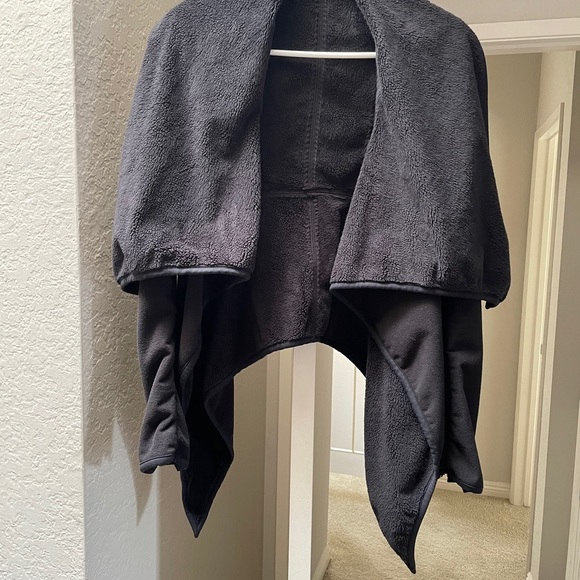 Lululemon - Picture 2 of 4